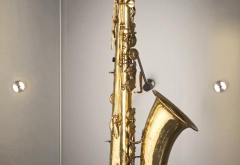 Saxophone alto, Adolphe Sax, Paris, 1863, inv. JT0207